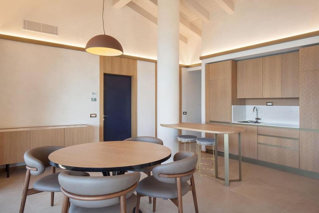 Villa Divina - Apt Divina Con Piscina E Vista Lago Castelletto Di Brenzone Εξωτερικό φωτογραφία