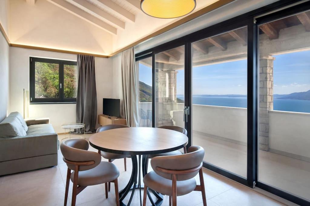 Villa Divina - Apt Divina Con Piscina E Vista Lago Castelletto Di Brenzone Εξωτερικό φωτογραφία